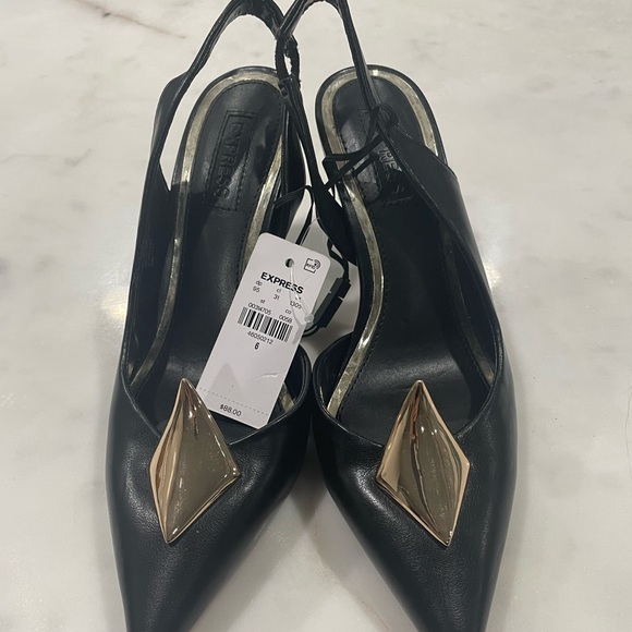 NWT Express Black Slingback Kitten Heels with Gold Metal Toe Sz 6 - Picture 2 of 3